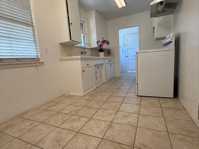1333 E Colton Ave — Photo 10