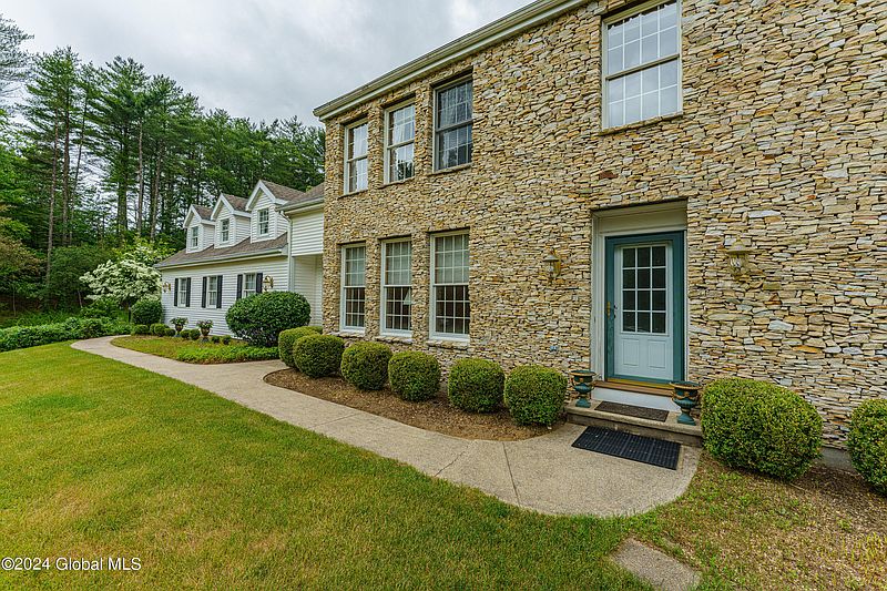 5th image of 22 Summerfield Lane