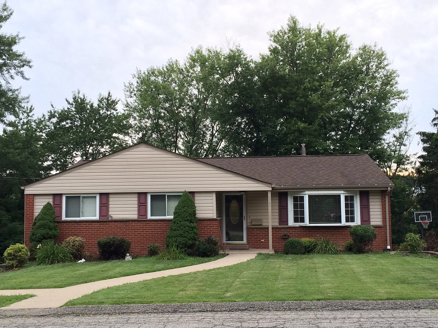 433 Macbeth Dr photo 1