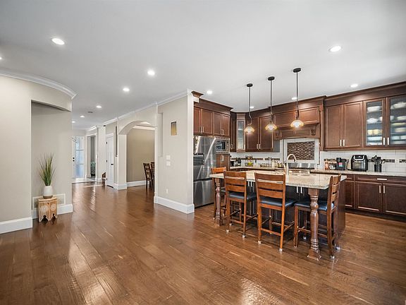 4th image of 2343 Merlot Blvd
