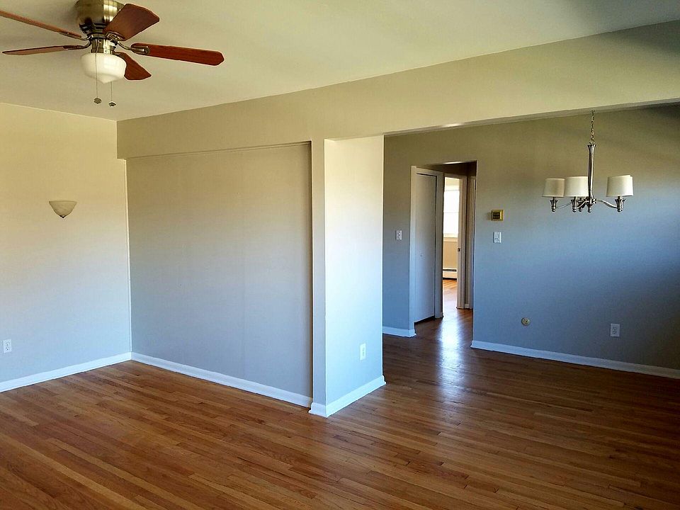 Family room - dining room