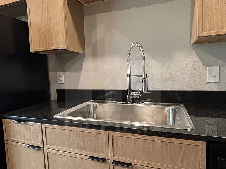 909 S Hudson Ave #B — Photo 5