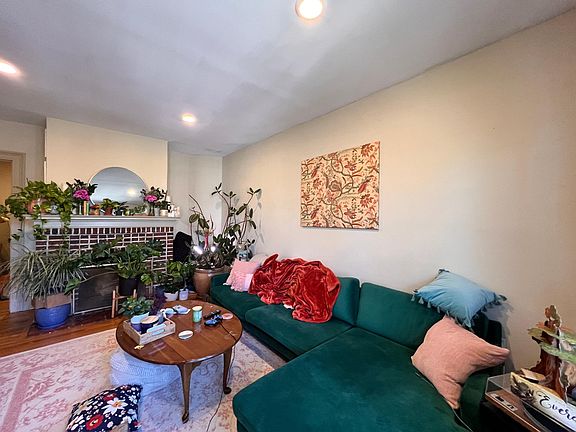 4th image of 675 Orange St APT 2