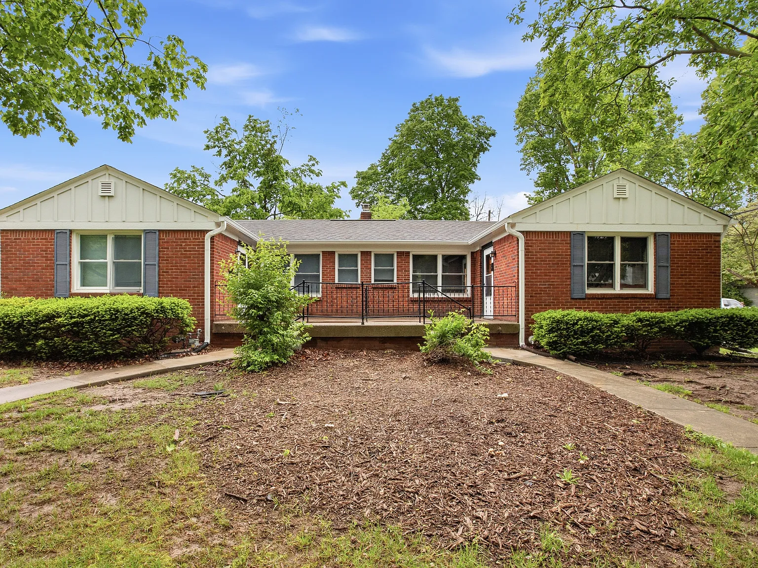 2 bed, 800 sqft, $1,800 — Photo 1