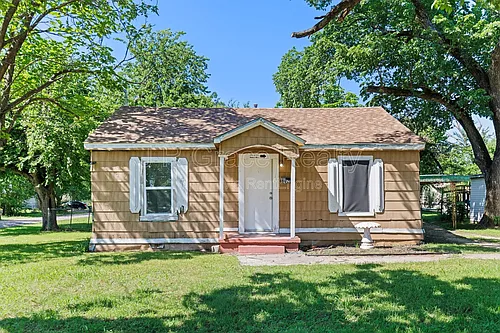 802 W Navasota St Photo 1