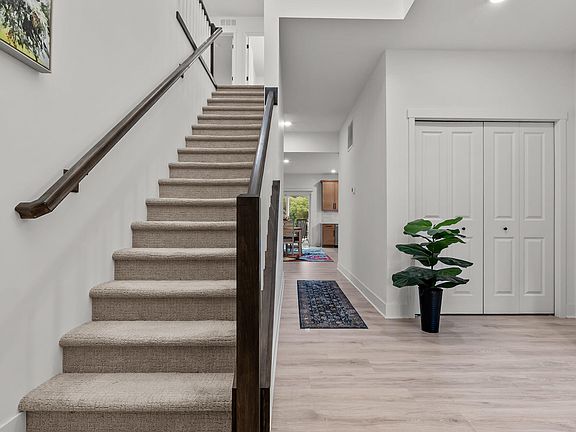 3rd image of 137 Tiger Lillie Ln