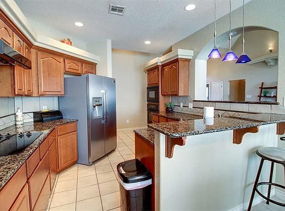 3rd image of 321 Canterbury Dr