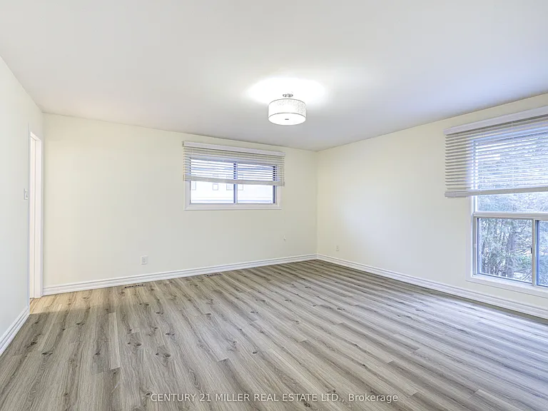 163 Castle Cres — Photo 23