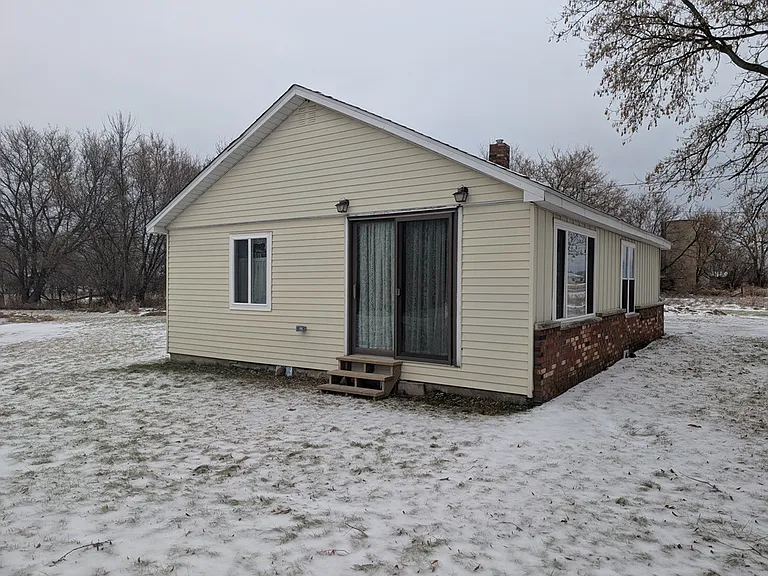 1690 W Wirtz Rd — Photo 2
