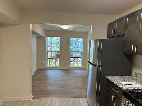 4th image of 830 Quince Orchard Blvd APT 102