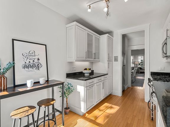 4th image of 36 Dwight St APT 4