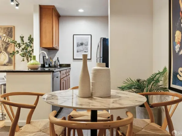 373 Half Moon Ln APT 205, Daly City, CA 94015