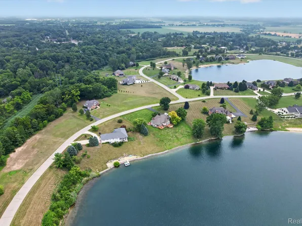 9041 Mirage Lake Dr, Milan, MI 48160