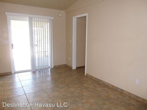 5th image of 3250 Maverick Dr
