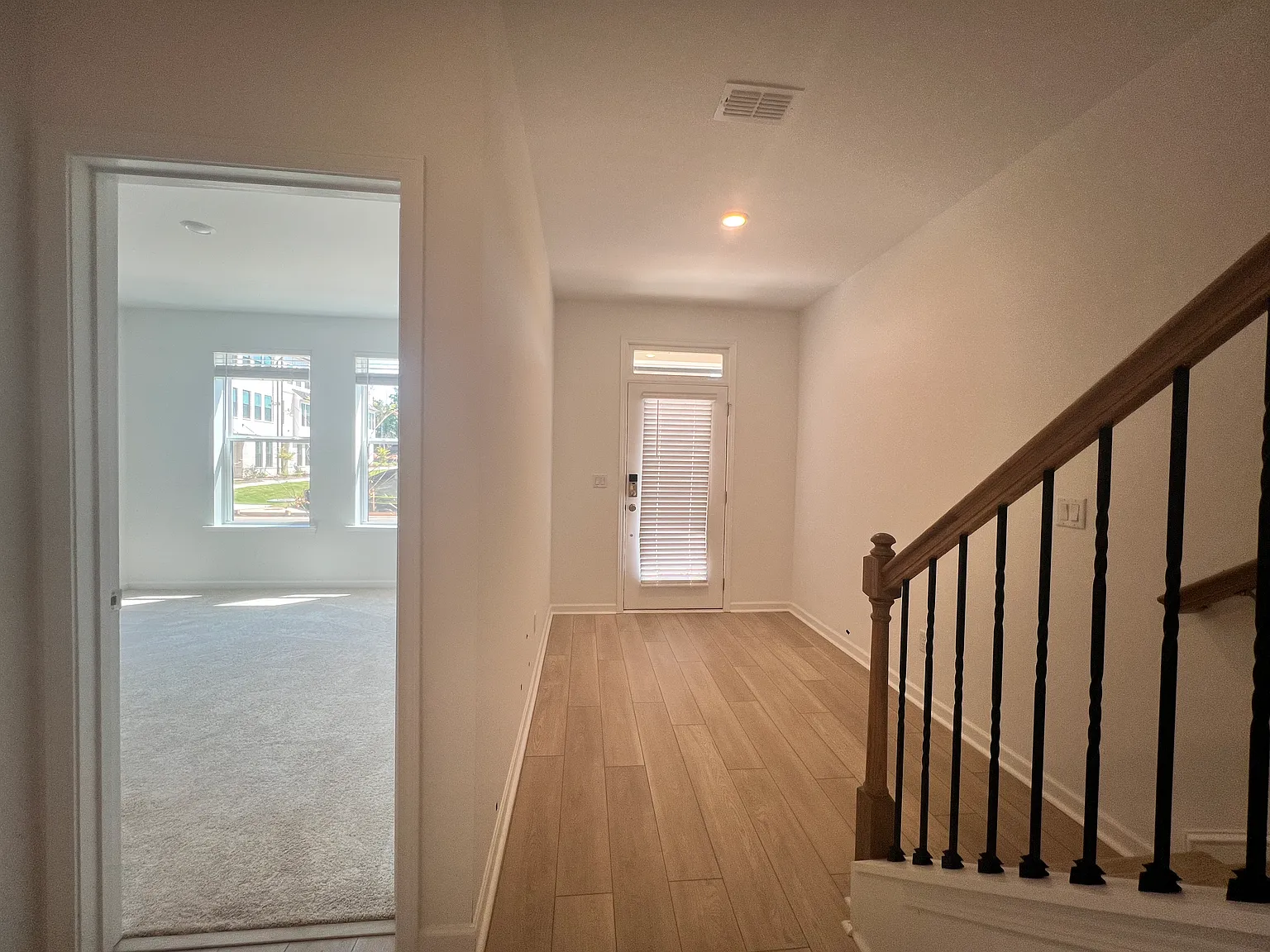 4 bed, 3.5 bath, 2359 sqft, $3,000 — Photo 3