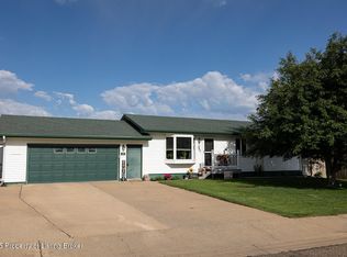 570 3rd Ave SW, Dickinson, ND 58601