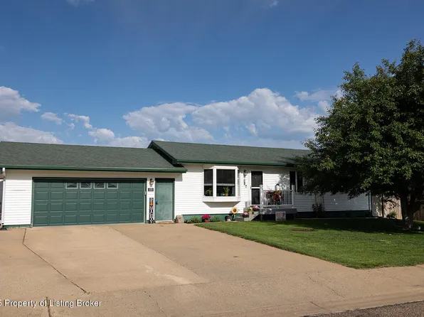 570 3rd Ave SW, Dickinson, ND 58601