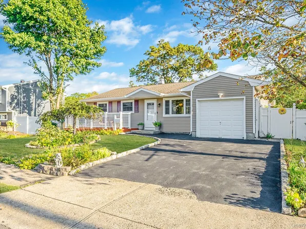 112 Cleveland Street, Bay Shore, NY 11706