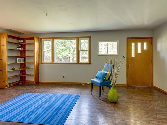 4th image of 106 Orton Ave