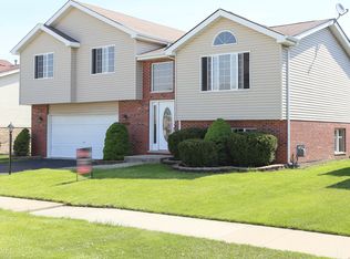 16551 Lockridge Ave, Oak Forest, IL 60452