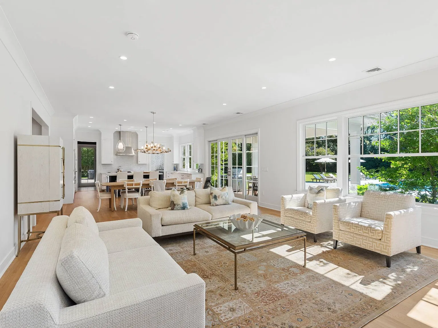 5 Bedroom Village Haven of Comfort & Style — Photo 4