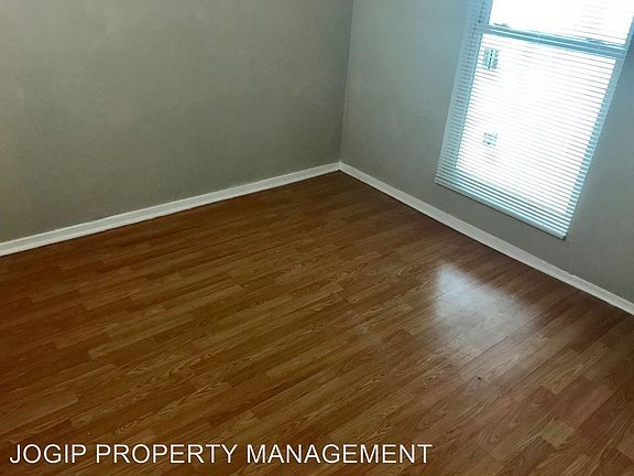 5th image of 4708 San Jacinto St APT 9