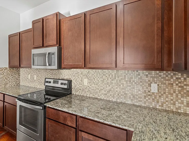 475 S Fretz Ave — Photo 6