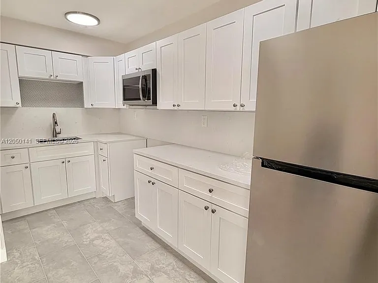 1632 NE 4th Pl #2 — Photo 5
