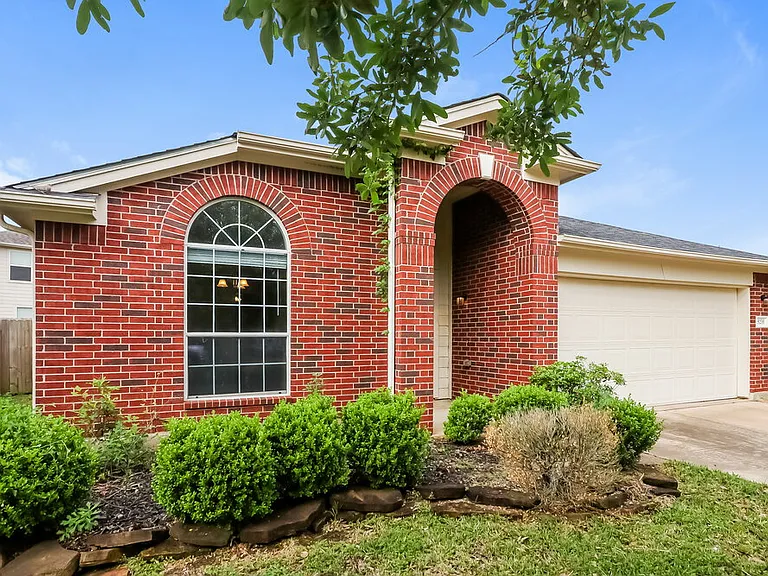 25235 Clover Ranch Dr — Photo 3