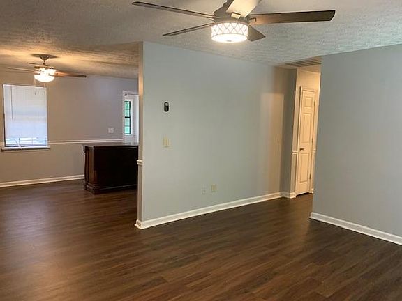5th image of 80 E Country Woods Dr