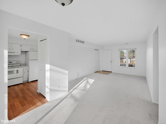 3rd image of 1524 Porter Cir