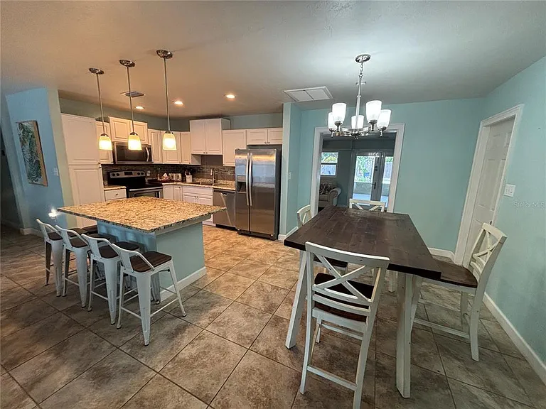 1008 Estremadura Dr — Photo 8