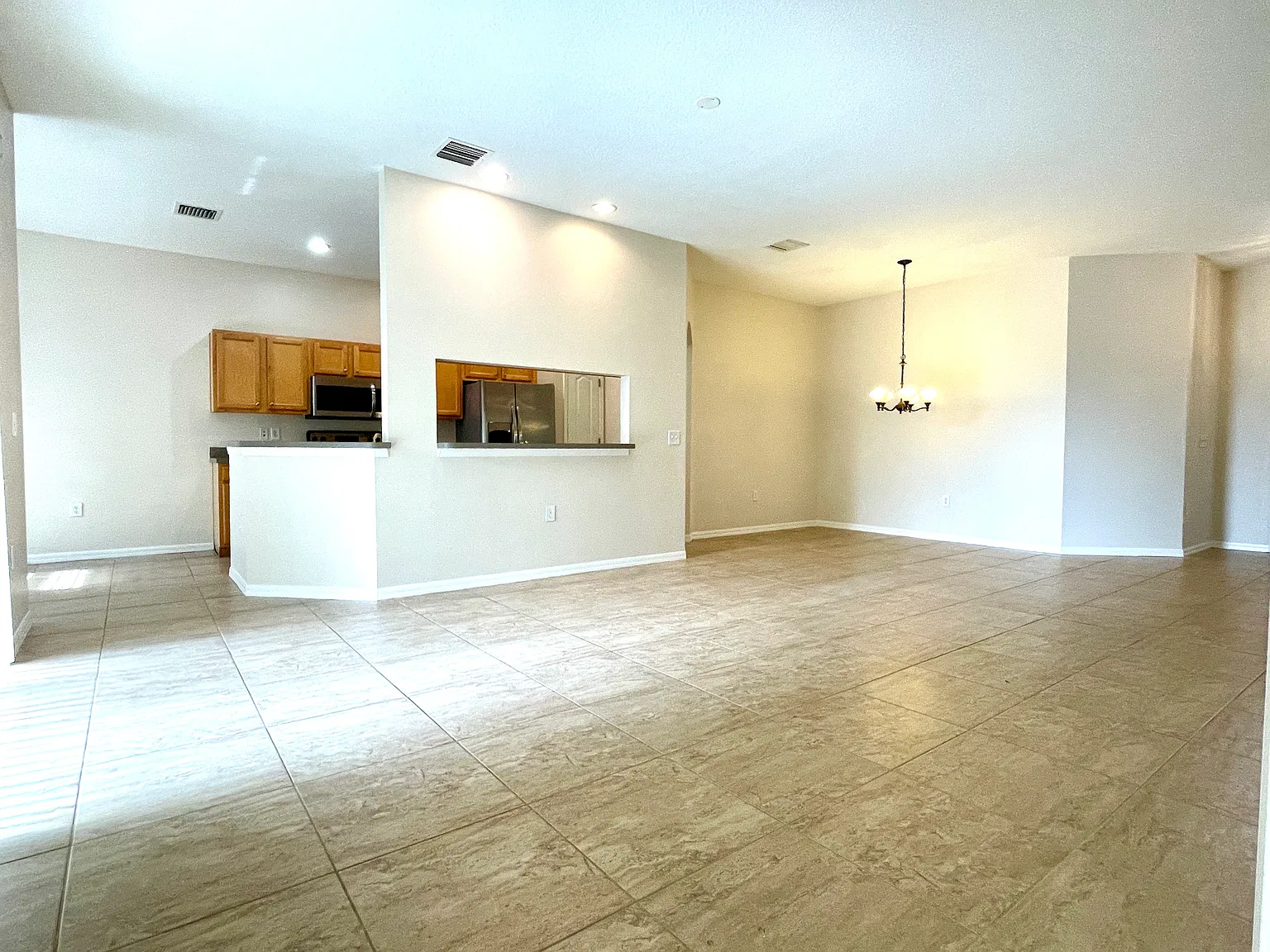 3 bed, 1545 sqft, $2,050 — Photo 3