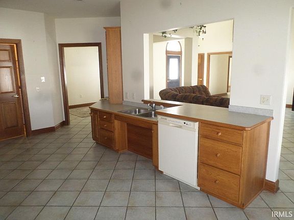 5th image of 922 Arthur St