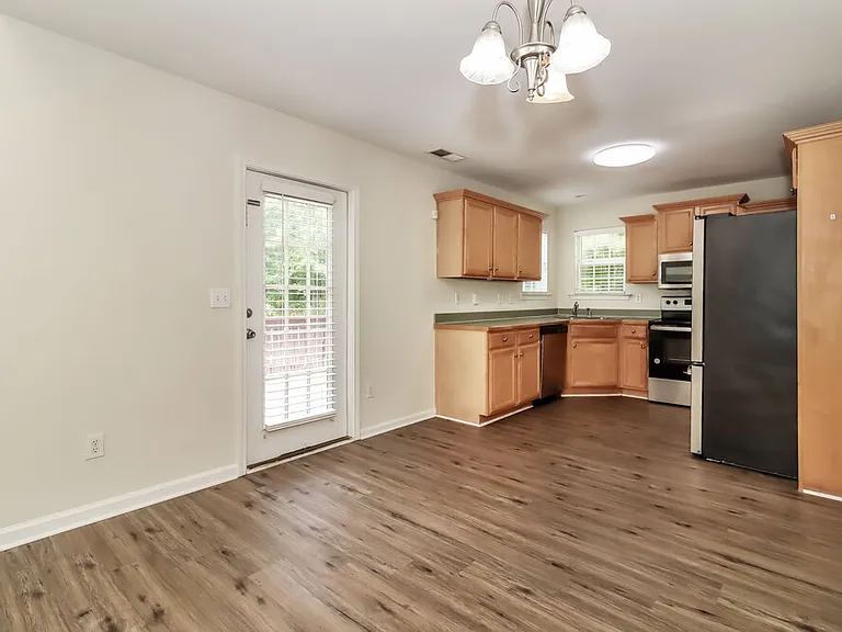 212 Browning Cir — Photo 6