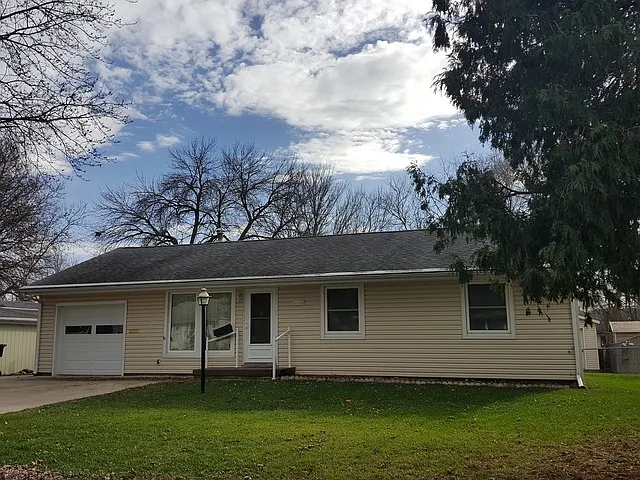 1144 Englewood Dr photo 1