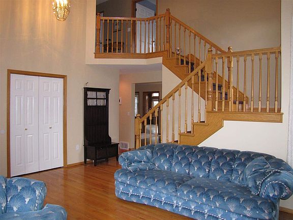 4th image of 617 E Blackhawk Dr