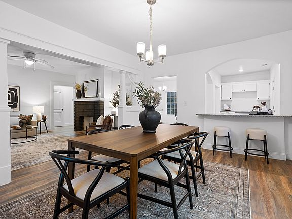 3rd image of 800 Barton Ave