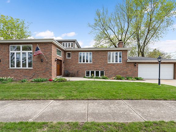 2nd image of 696 Lombardy Ln