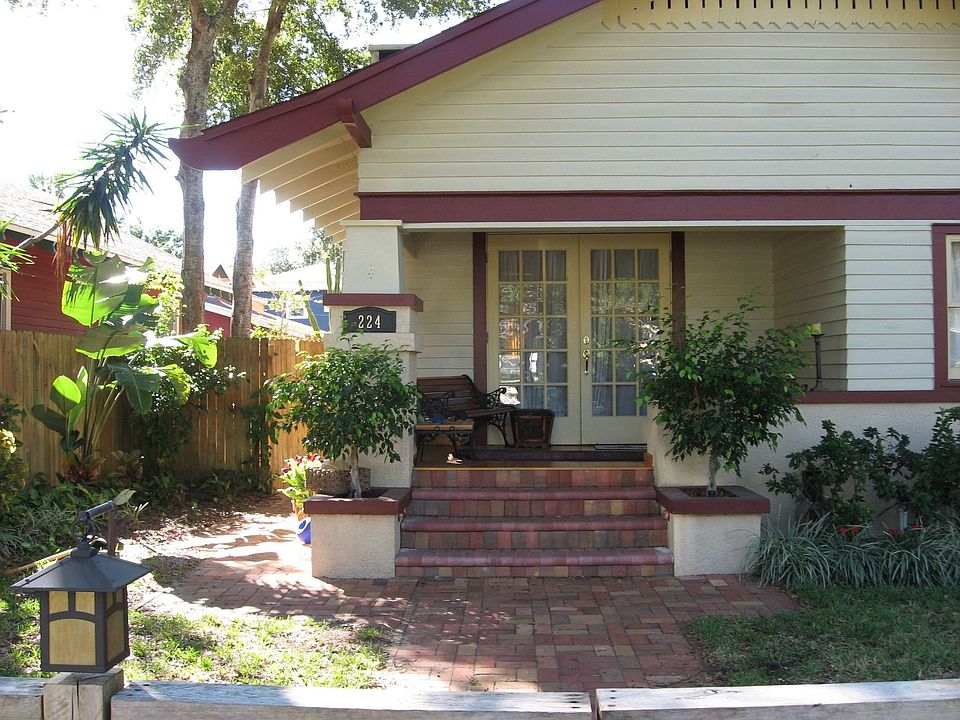 Bungalow Front
