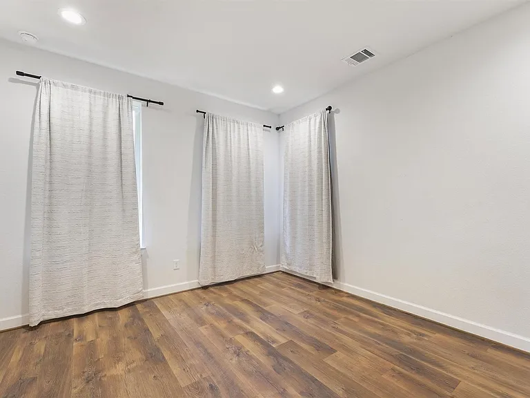 4113 Austin St — Photo 11