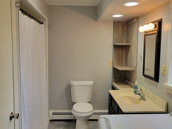 3rd image of 522 Loyalville Rd #C