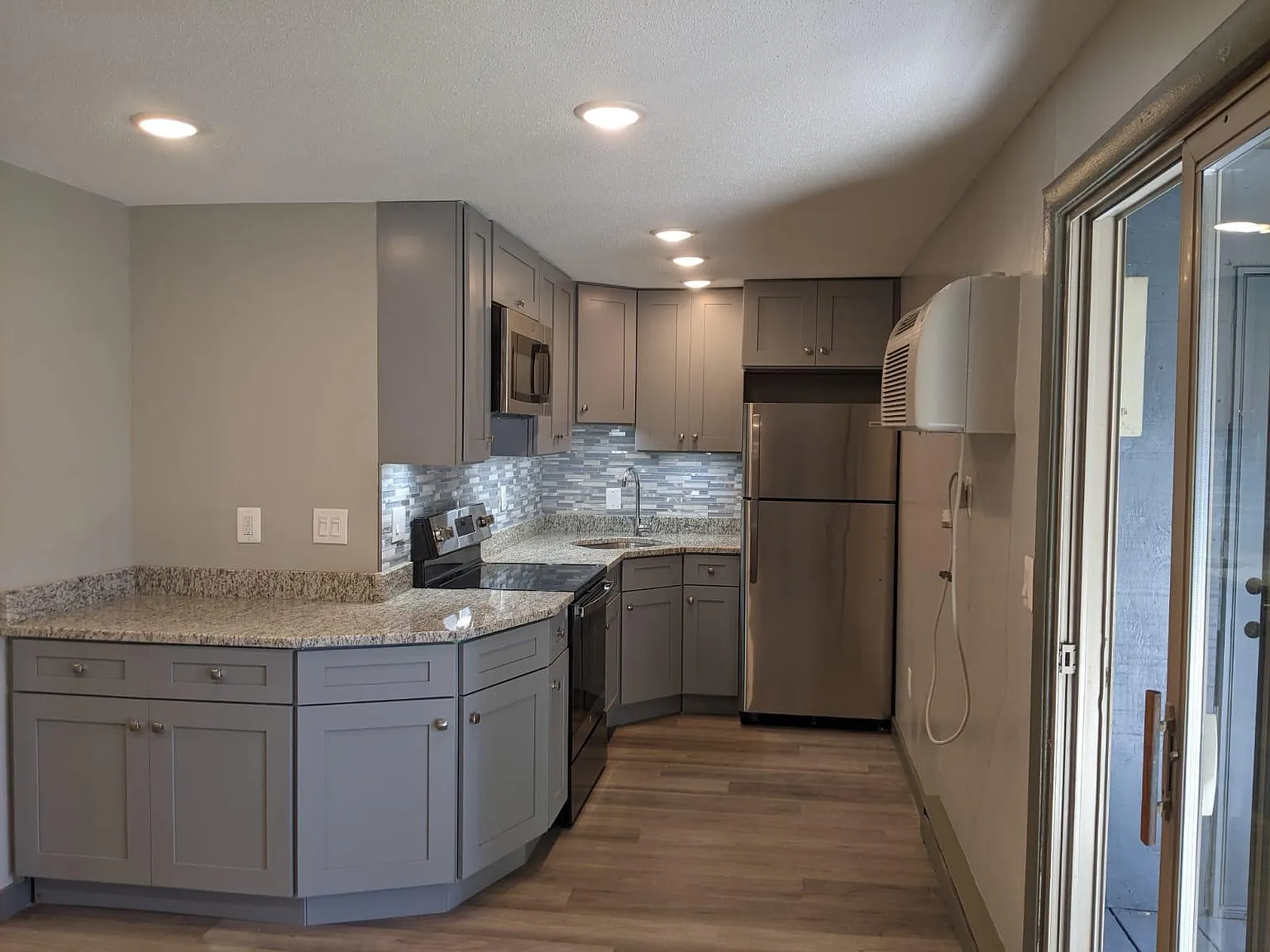 1 bed, 600 sqft, $1,600 — Photo 3