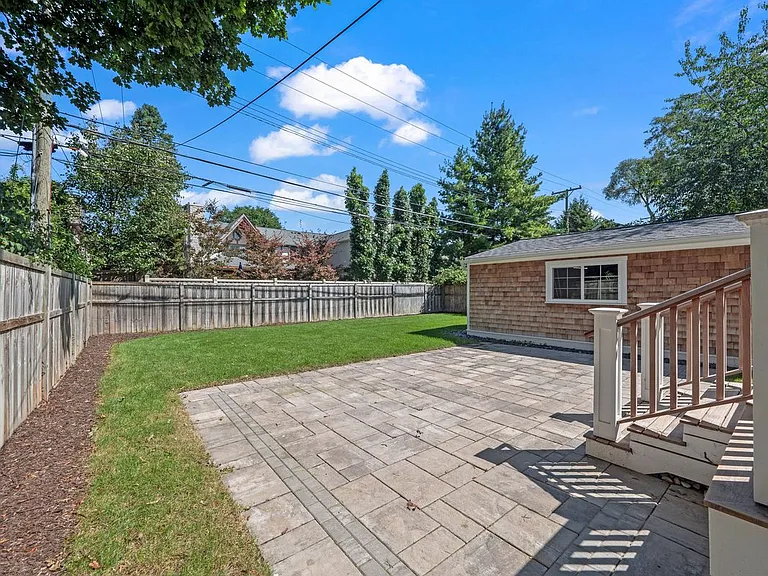 650 W Lincoln St — Photo 42