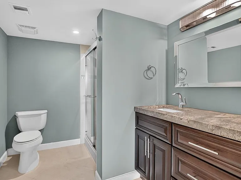 6061 Balboa Cir #206 — Photo 17