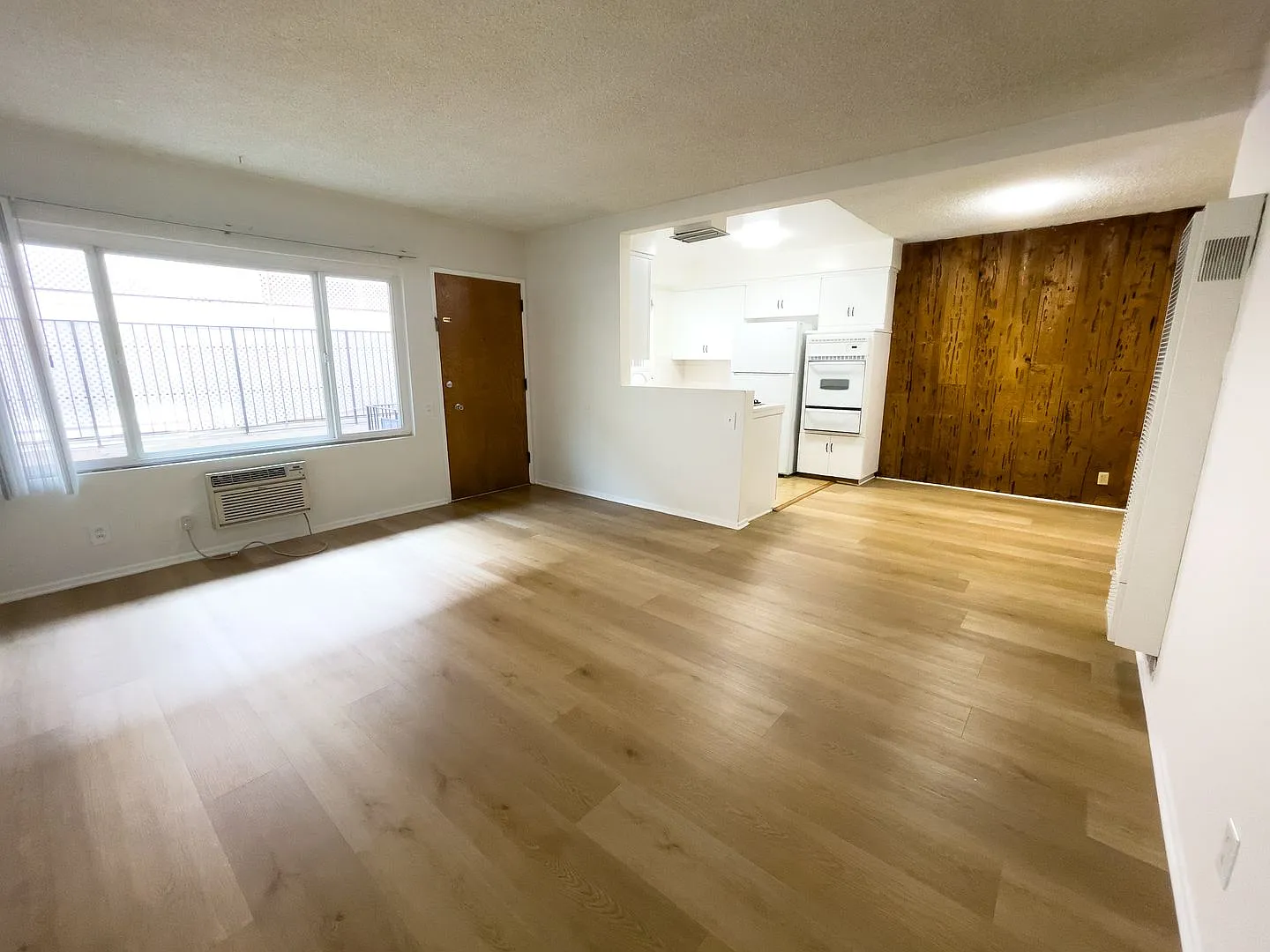 1343 E Harvard St — Photo 2