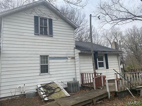 3rd image of 285 W 2nd St