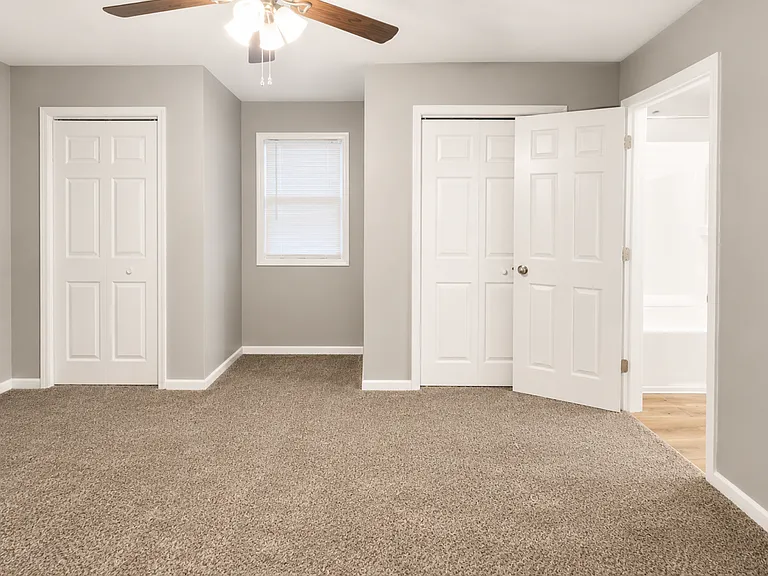 Corby Grove Apartments — Photo 11