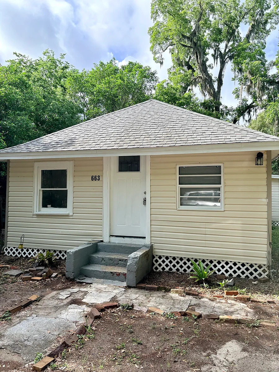 Building Photo - 663 Bruen St