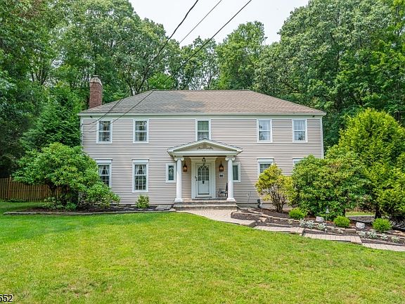 4th image of 11 Laurel Ln